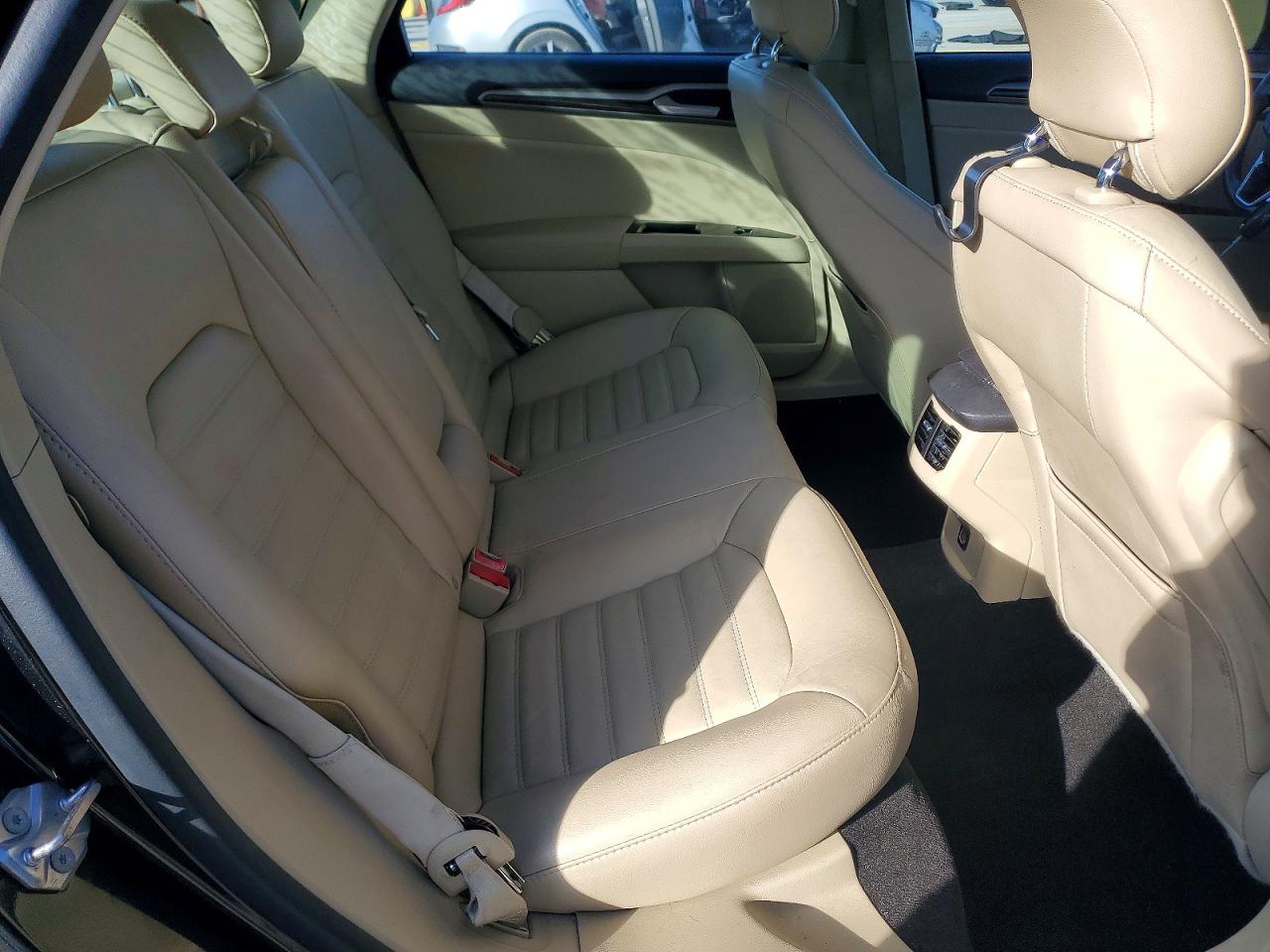 2014 FORD FUSION SE photo 19