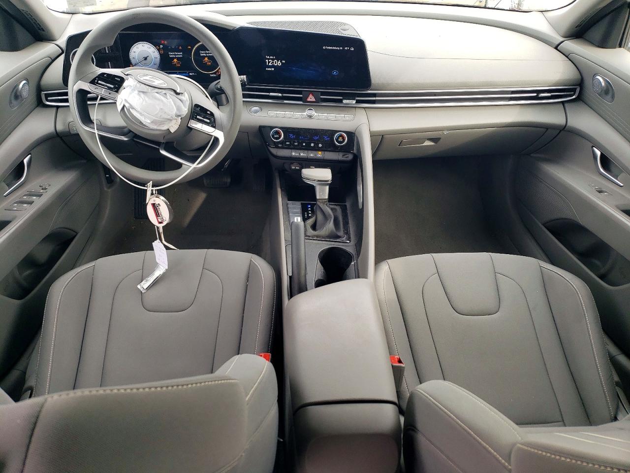 2024 HYUNDAI ELANTRA SEL photo 8