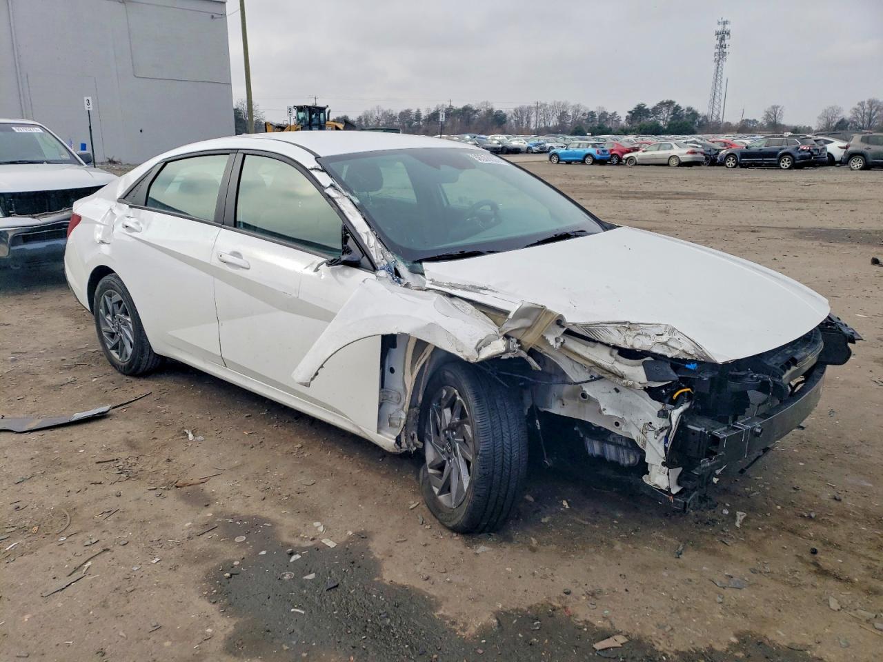 2024 HYUNDAI ELANTRA SEL photo 4