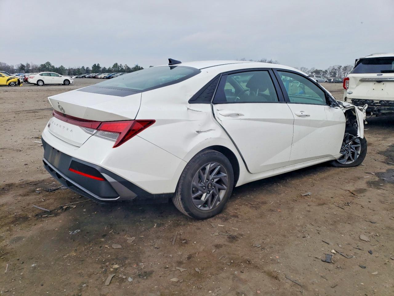 2024 HYUNDAI ELANTRA SEL photo 3