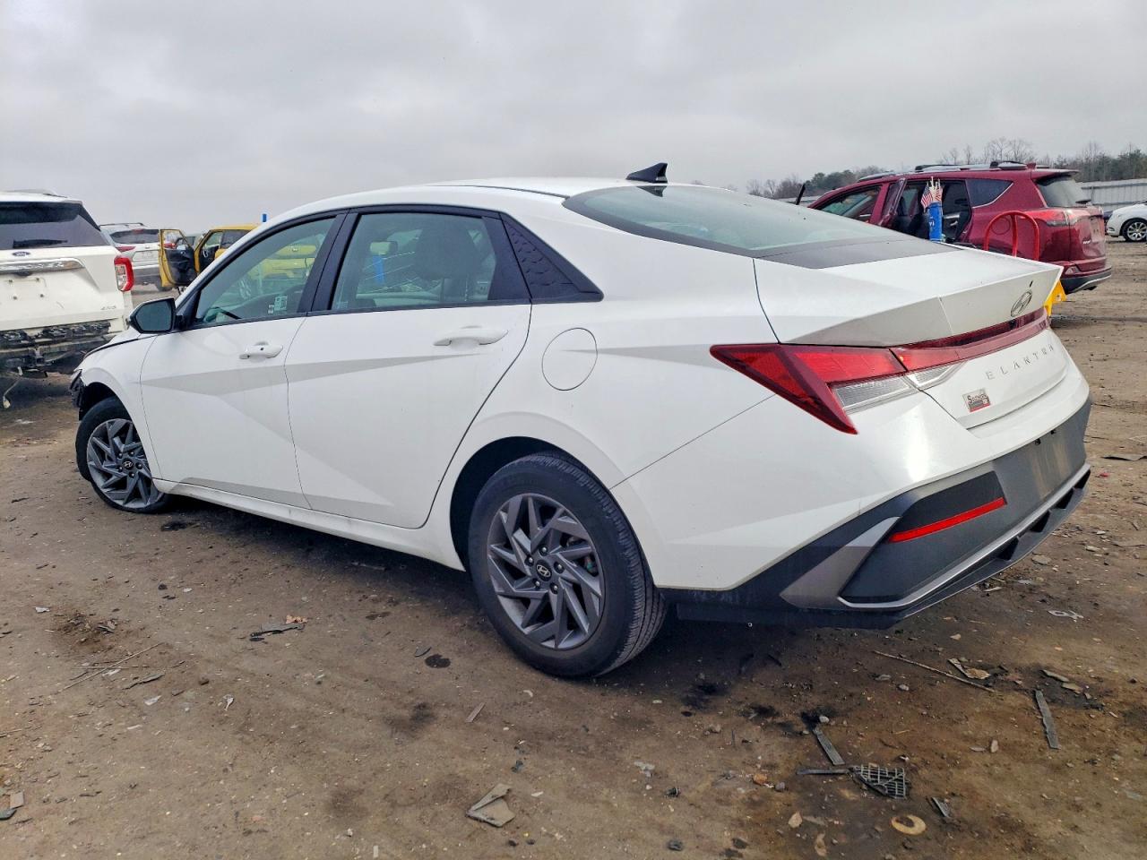 2024 HYUNDAI ELANTRA SEL photo 2