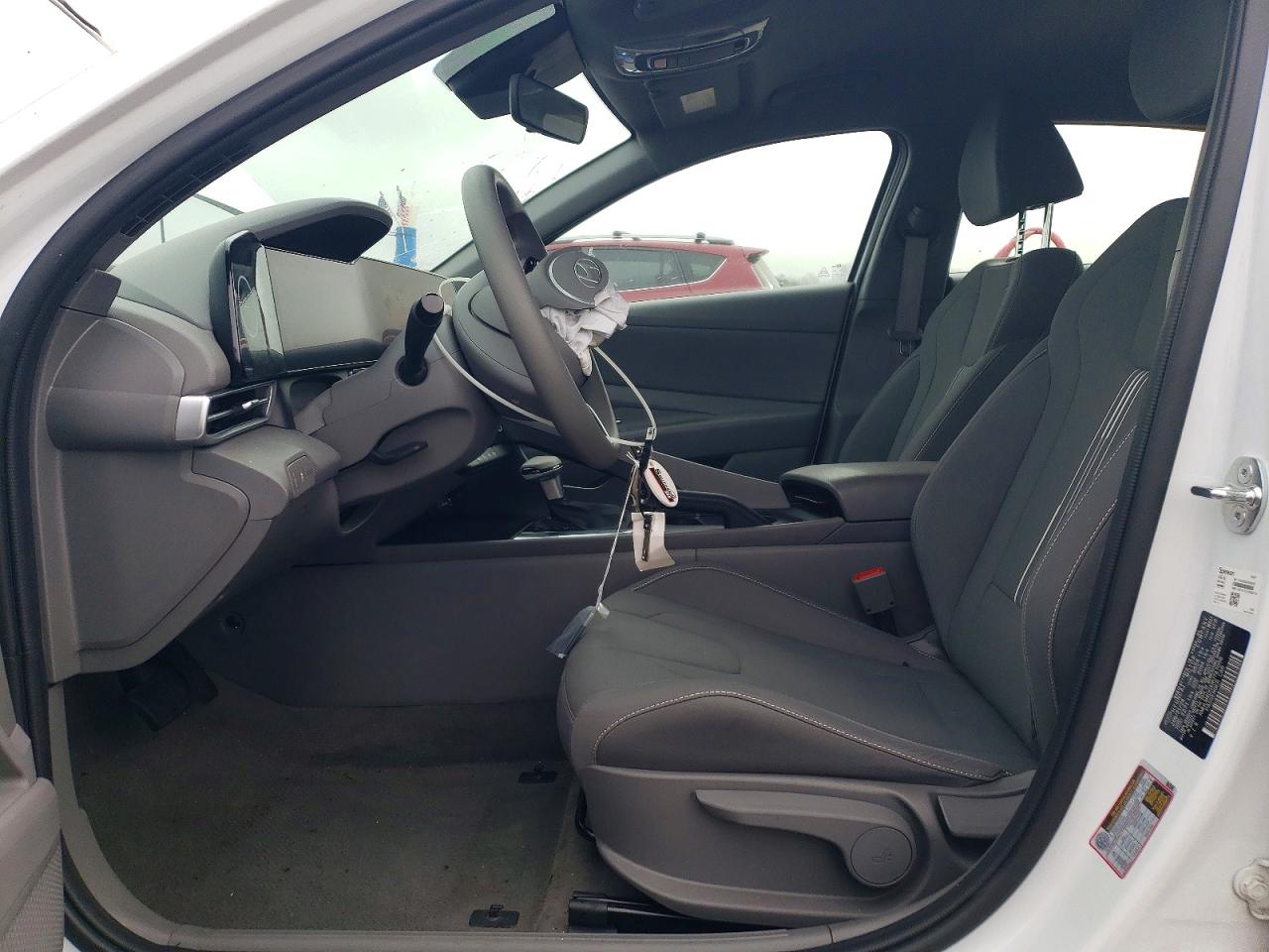 2024 HYUNDAI ELANTRA SEL photo 7