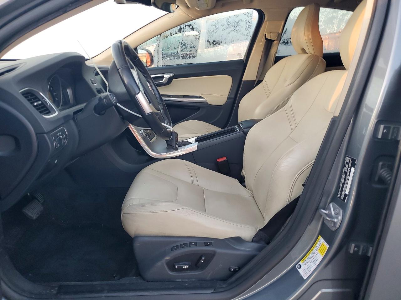 2017 VOLVO S60 DYNAMIC photo 13