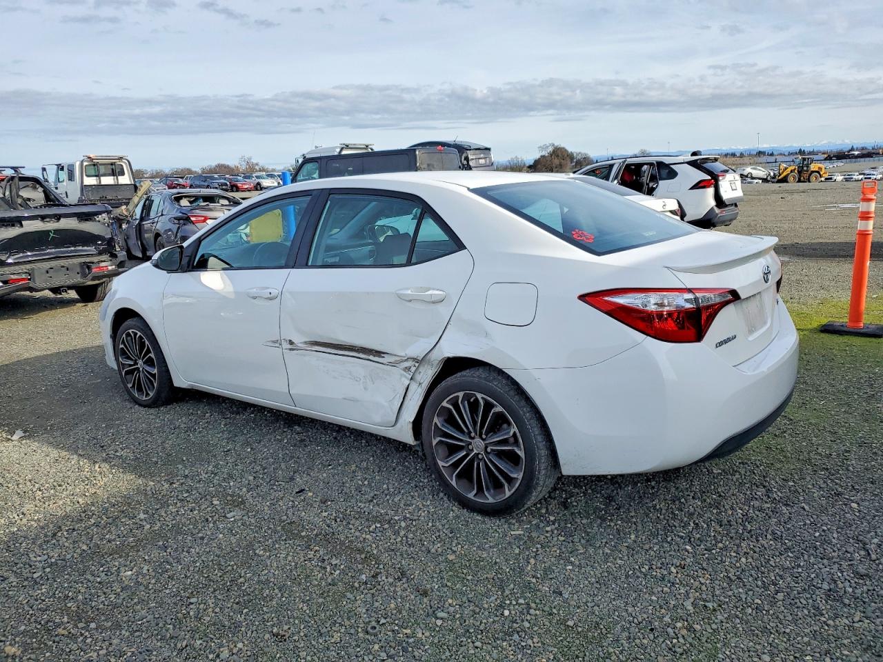 2016 TOYOTA COROLLA L photo 2