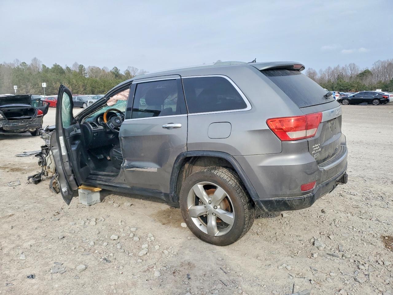 2011 JEEP GRAND CHEROKEE OVERLAND photo 2