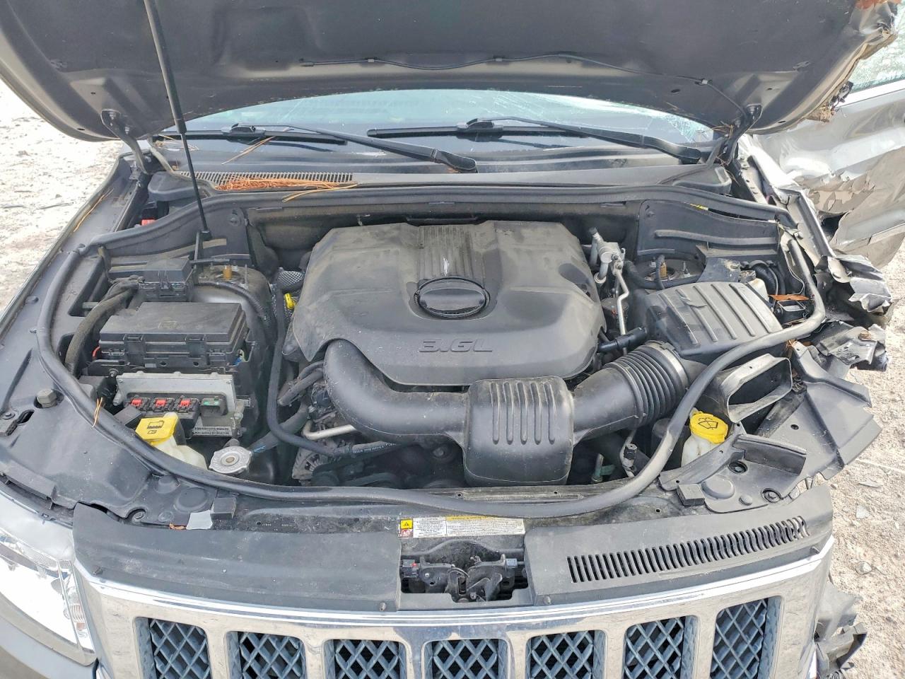 2011 JEEP GRAND CHEROKEE OVERLAND photo 12