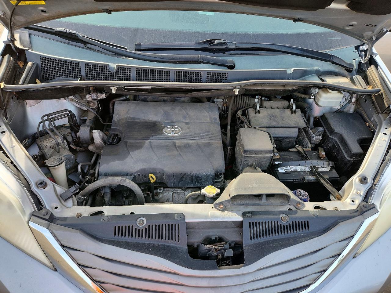 2014 TOYOTA SIENNA XLE photo 12