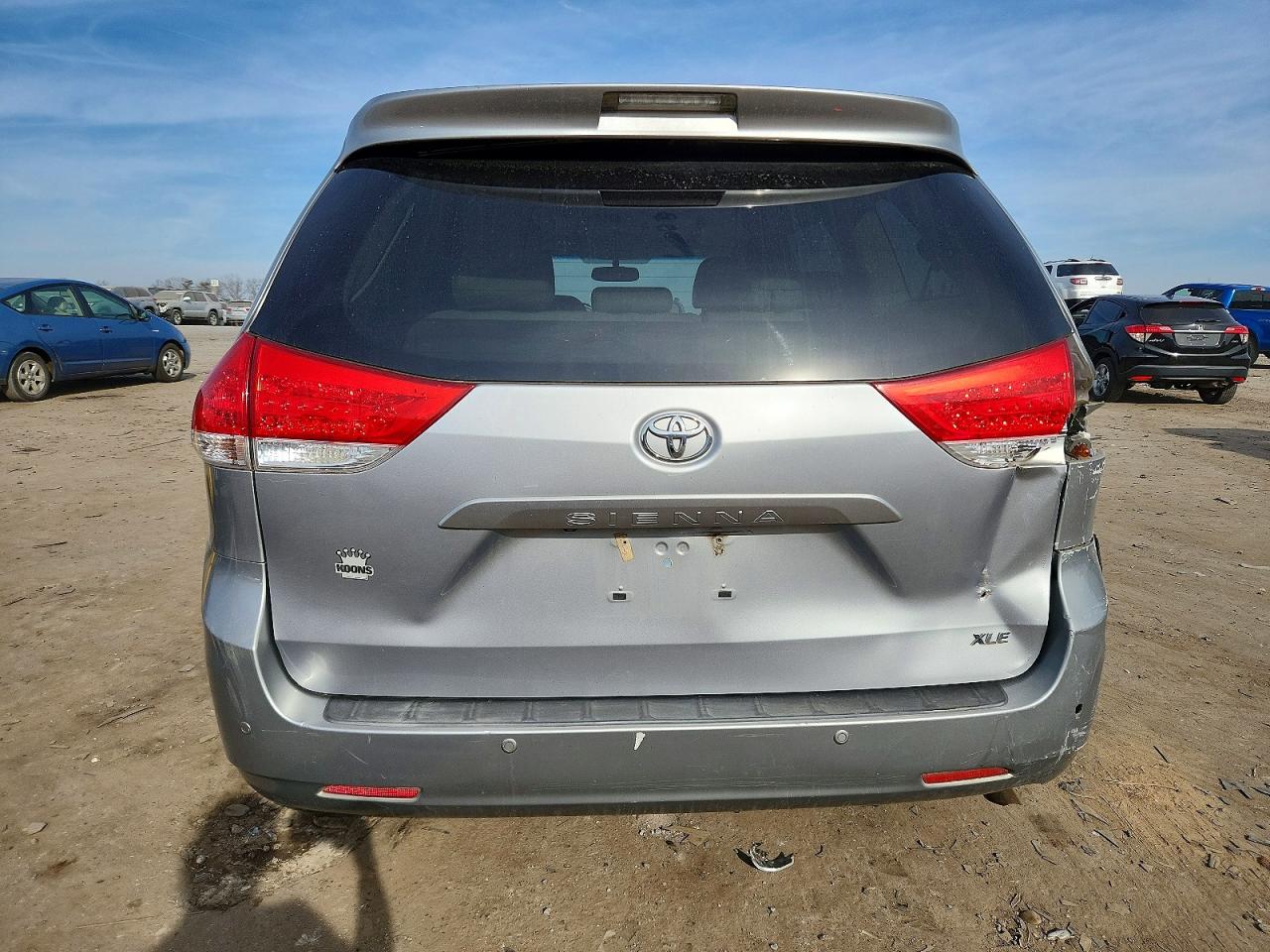 2014 TOYOTA SIENNA XLE photo 6