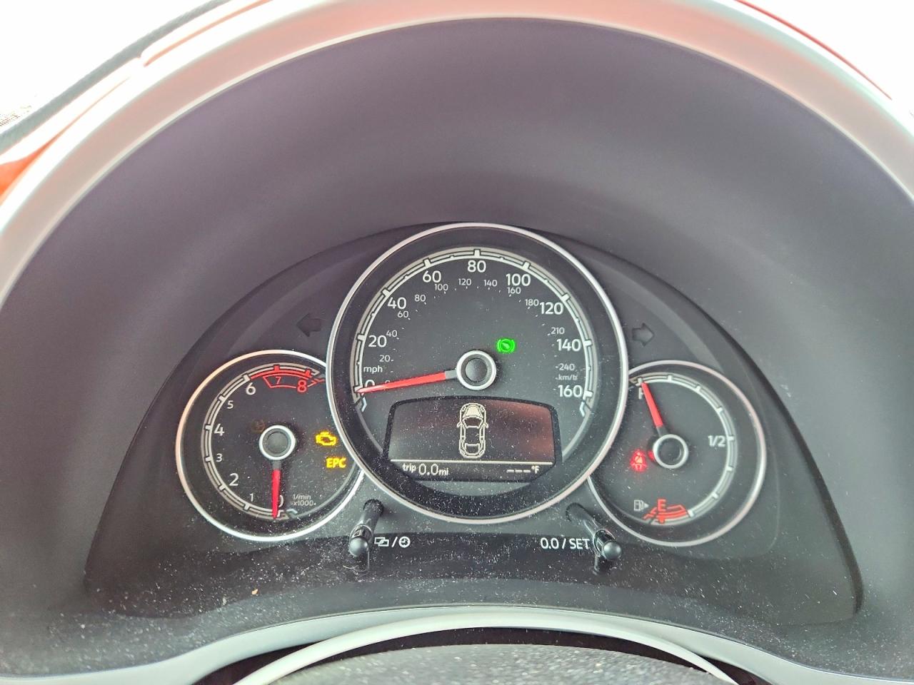 2019 VOLKSWAGEN BEETLE SE photo 9