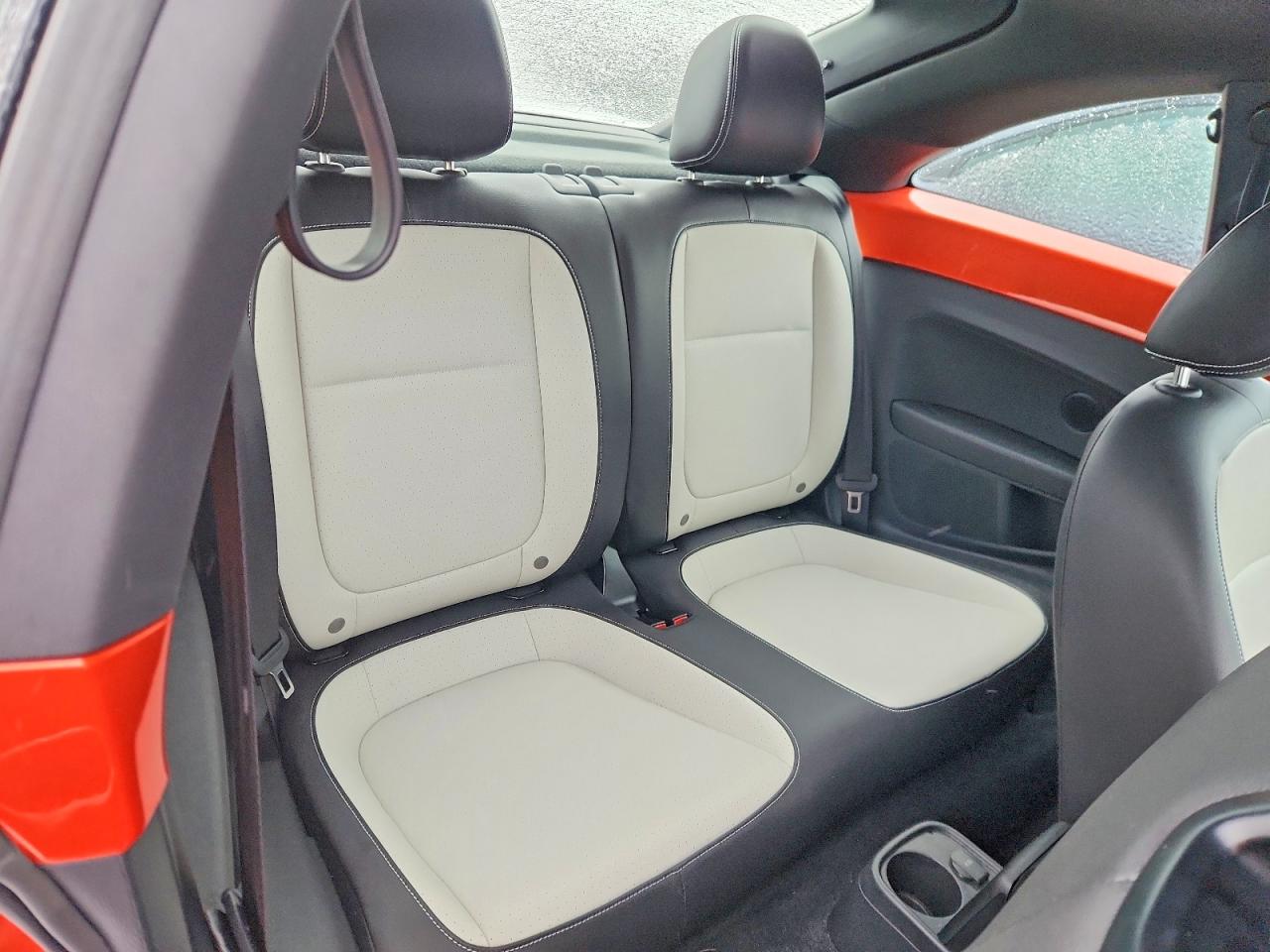 2019 VOLKSWAGEN BEETLE SE photo 10