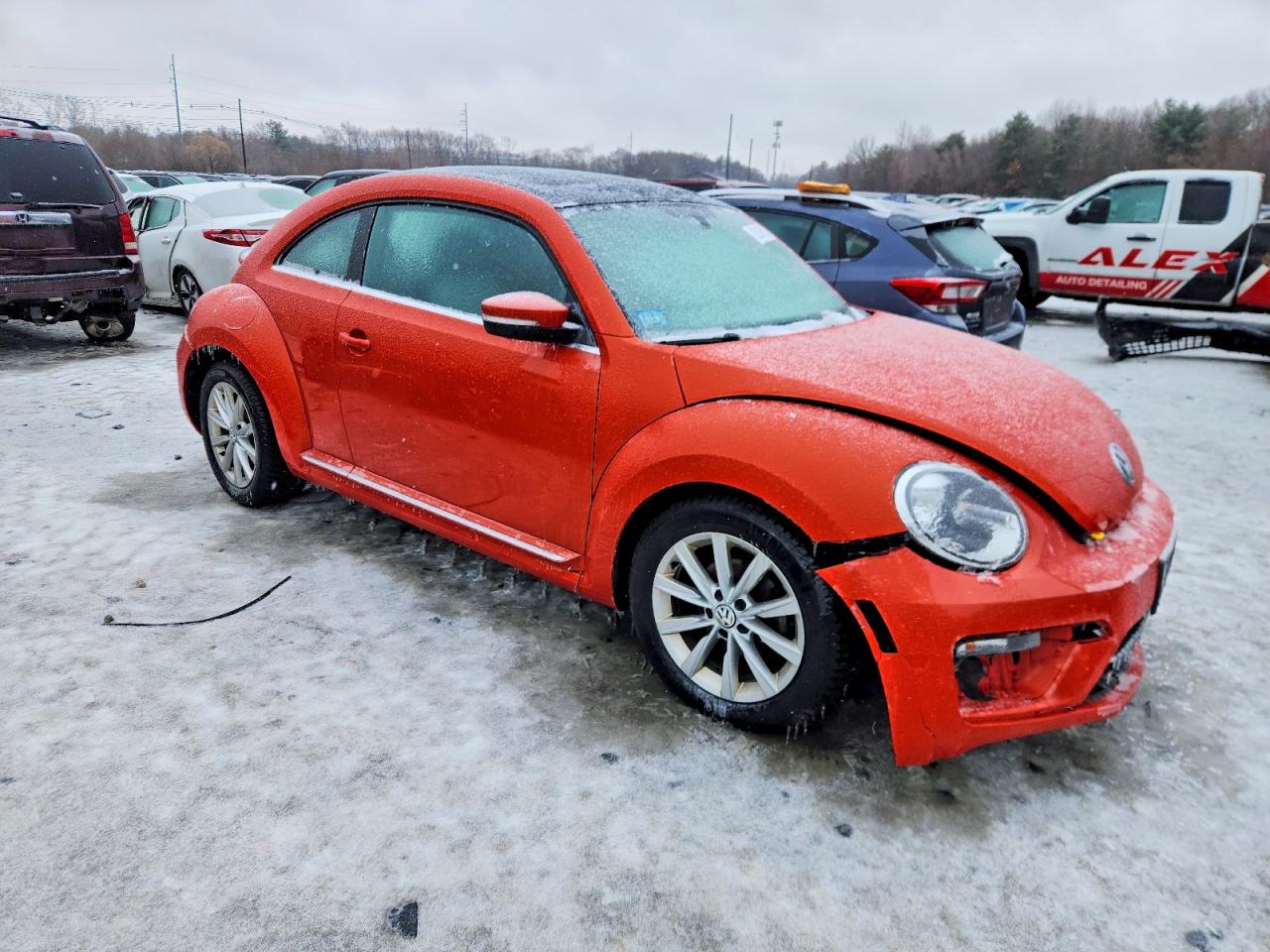 2019 VOLKSWAGEN BEETLE SE photo 4