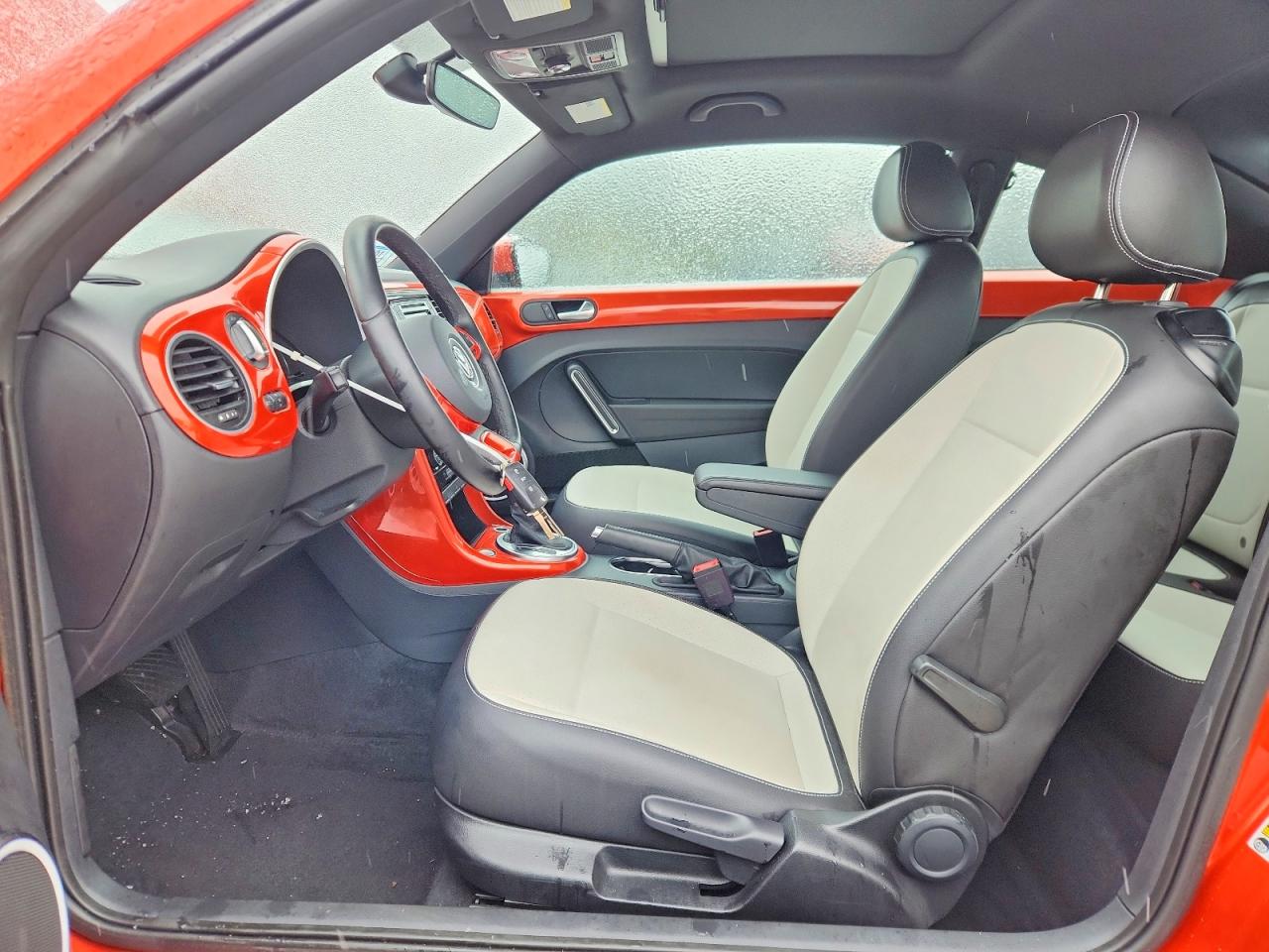 2019 VOLKSWAGEN BEETLE SE photo 7
