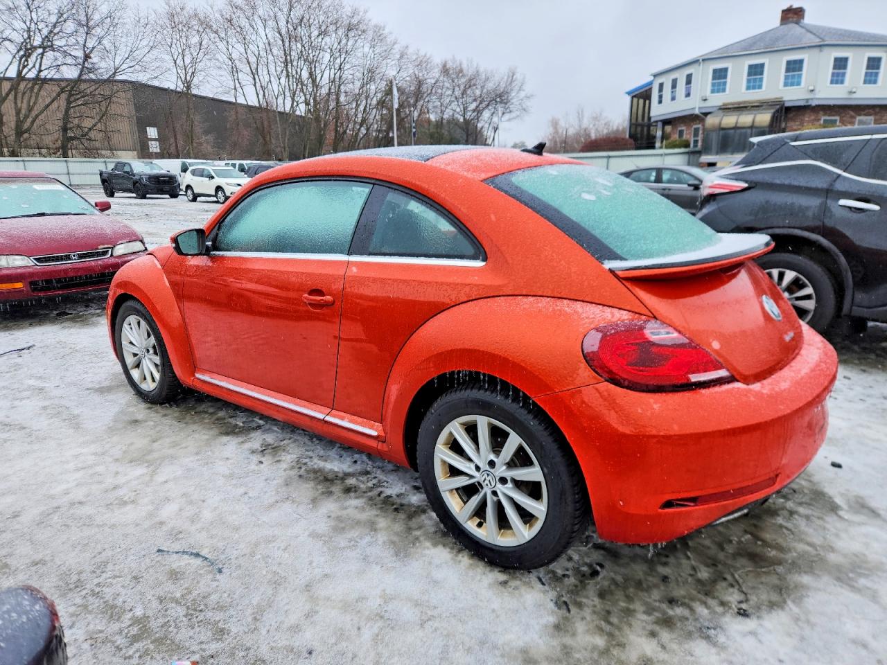 2019 VOLKSWAGEN BEETLE SE photo 2
