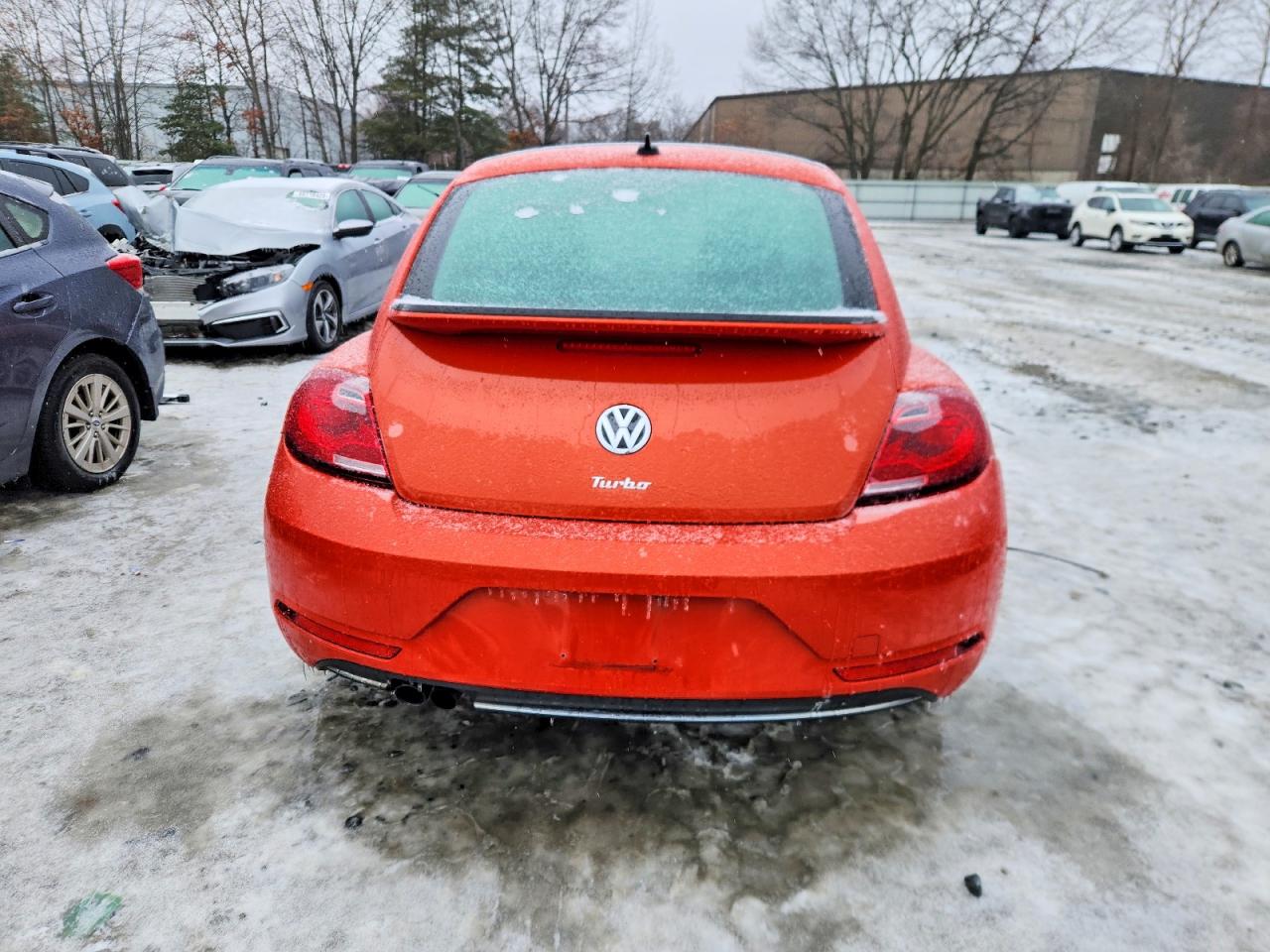 2019 VOLKSWAGEN BEETLE SE photo 6
