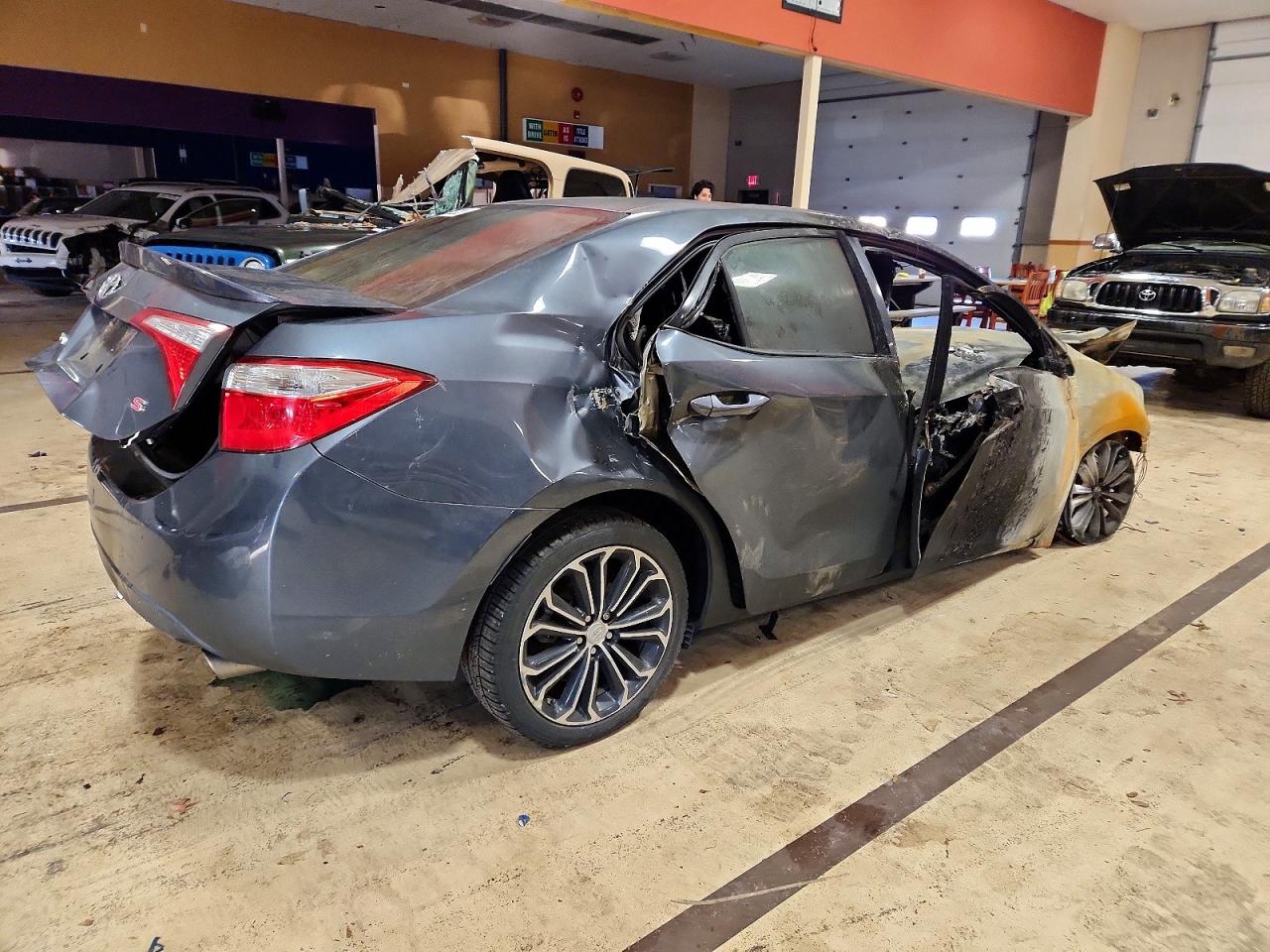 2015 TOYOTA COROLLA L photo 3