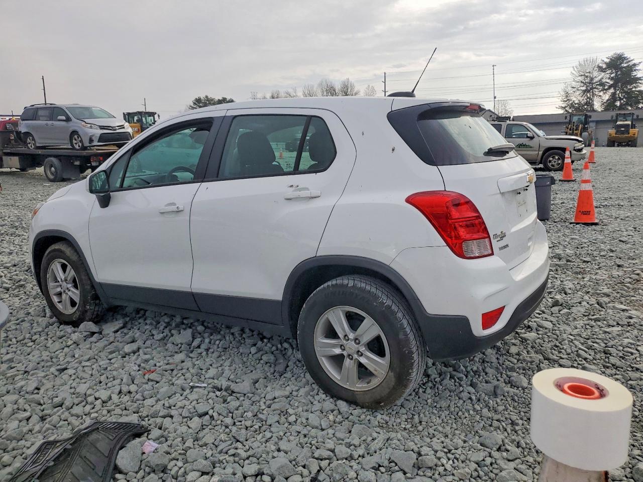 2020 CHEVROLET TRAX LS photo 2
