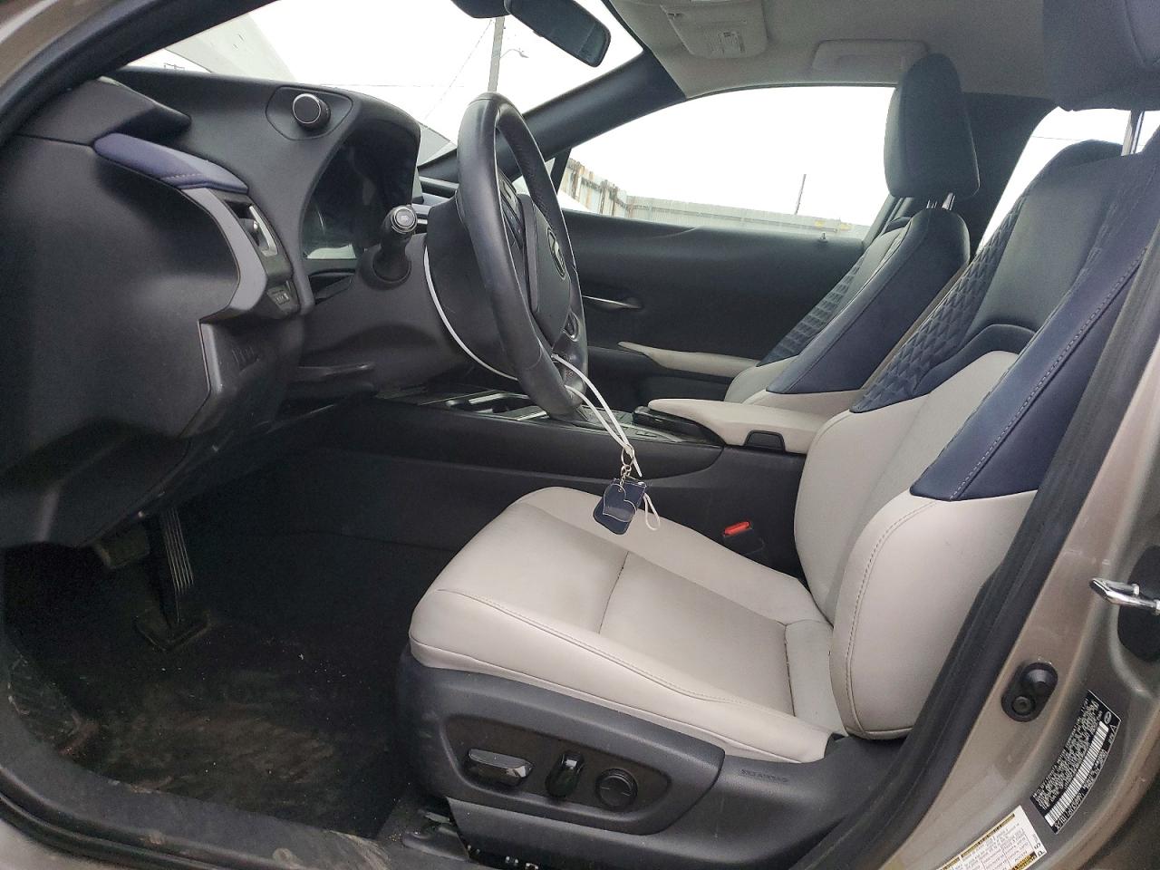 2022 LEXUS UX 250H BASE photo 7