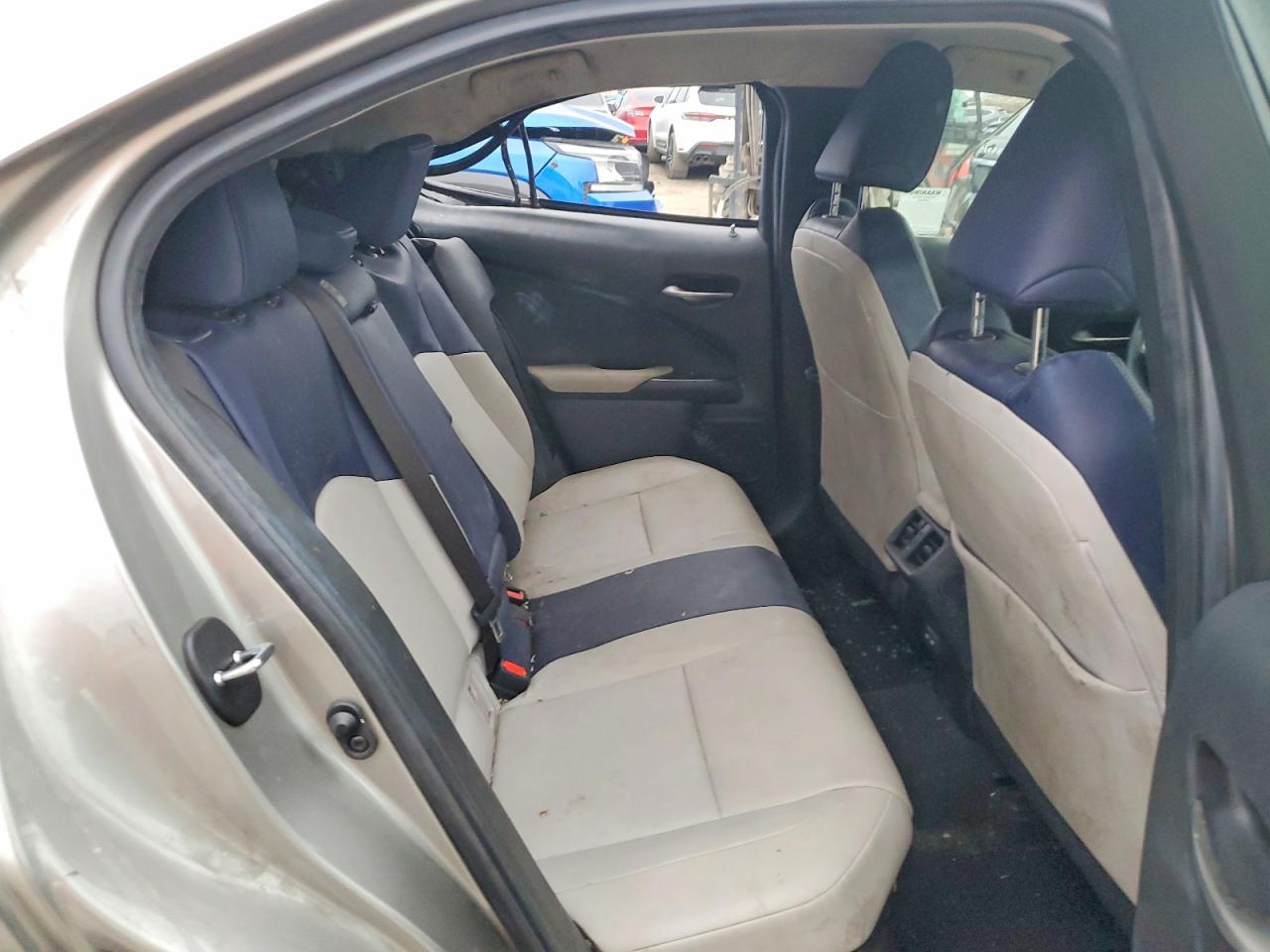 2022 LEXUS UX 250H BASE photo 10