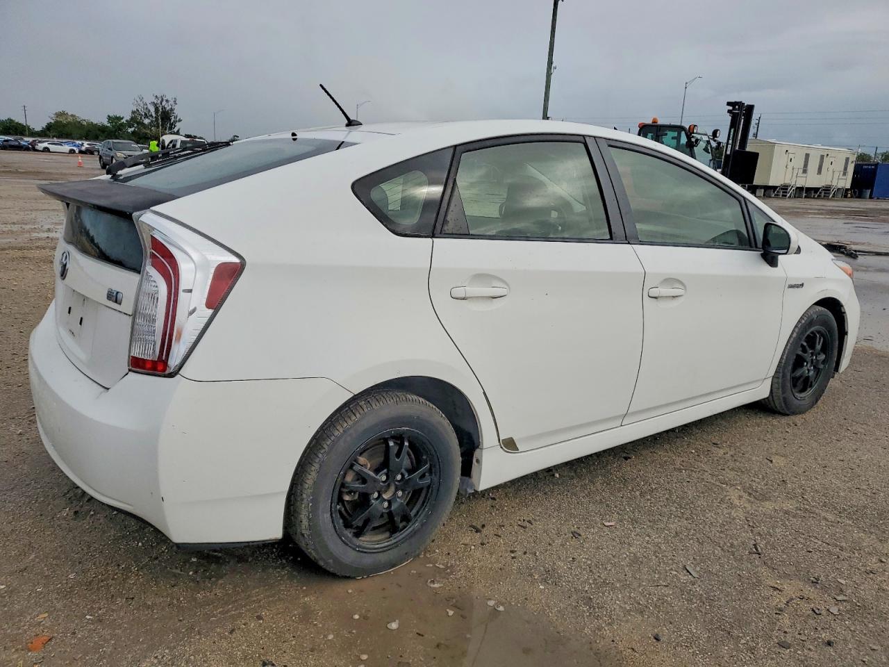2012 TOYOTA PRIUS photo 5