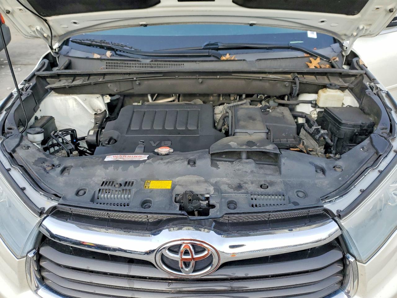 2016 TOYOTA HIGHLANDER LE photo 12