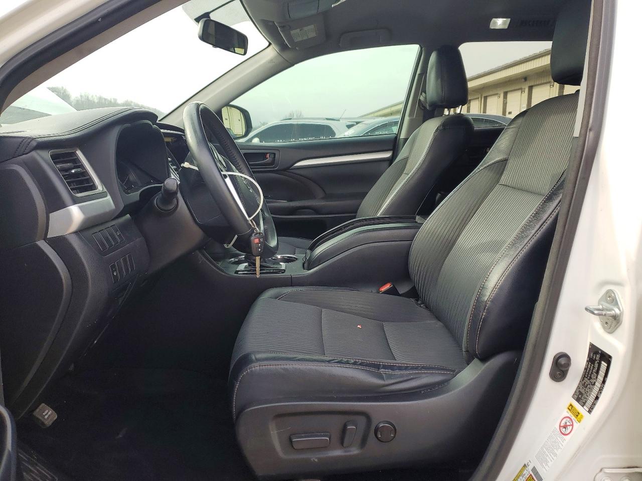 2016 TOYOTA HIGHLANDER LE photo 7