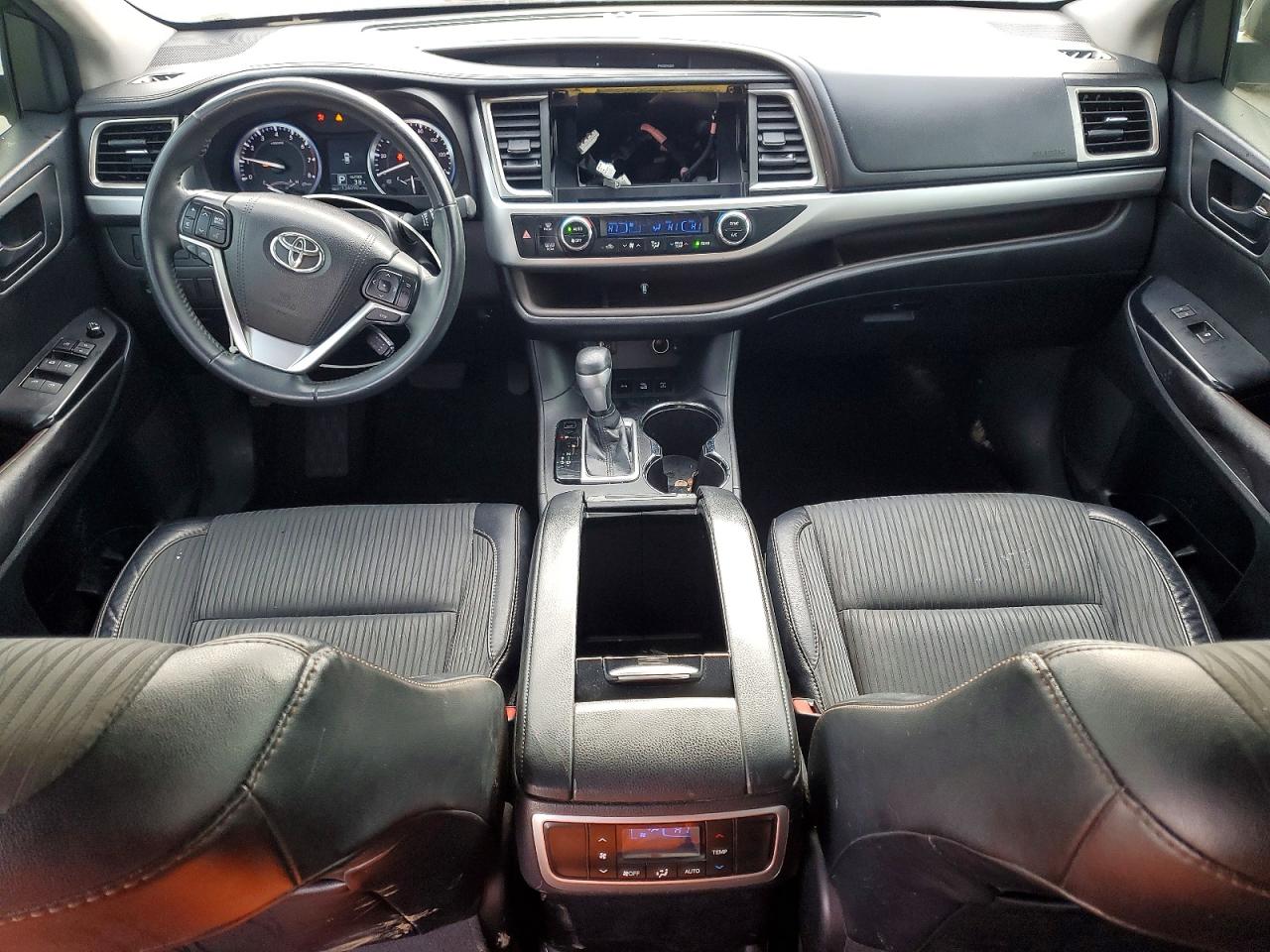 2016 TOYOTA HIGHLANDER LE photo 8