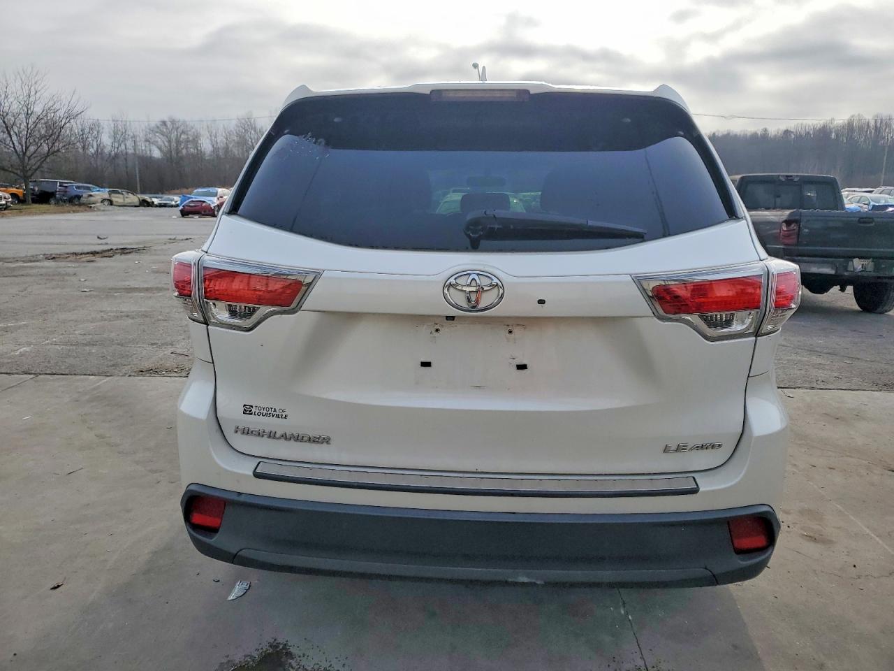 2016 TOYOTA HIGHLANDER LE photo 6