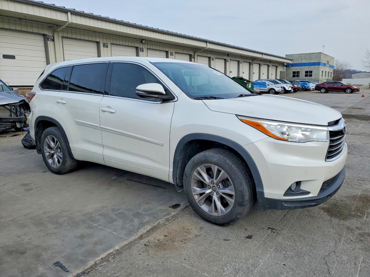 2016 TOYOTA HIGHLANDER LE photo 4