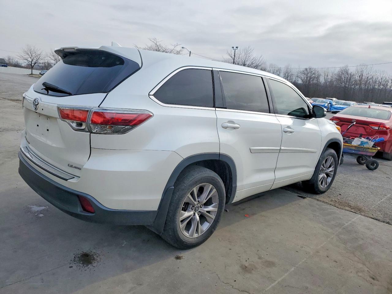 2016 TOYOTA HIGHLANDER LE photo 3