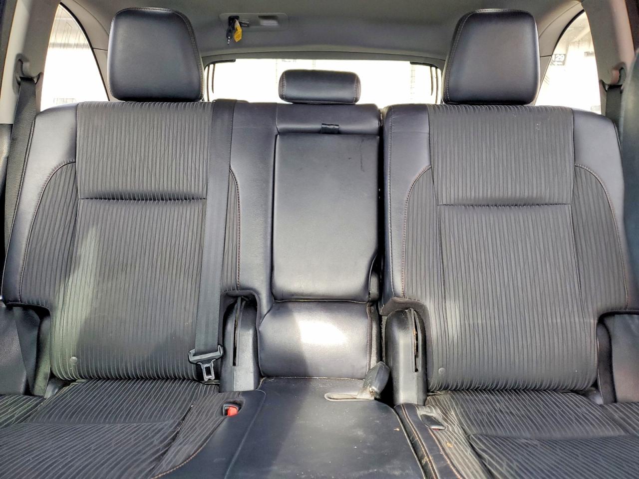 2016 TOYOTA HIGHLANDER LE photo 10