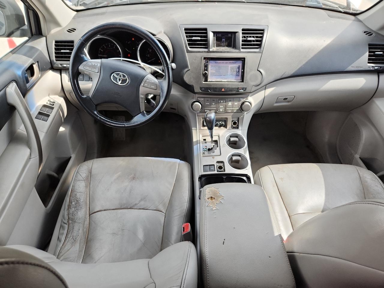 2010 TOYOTA HIGHLANDER SE photo 22