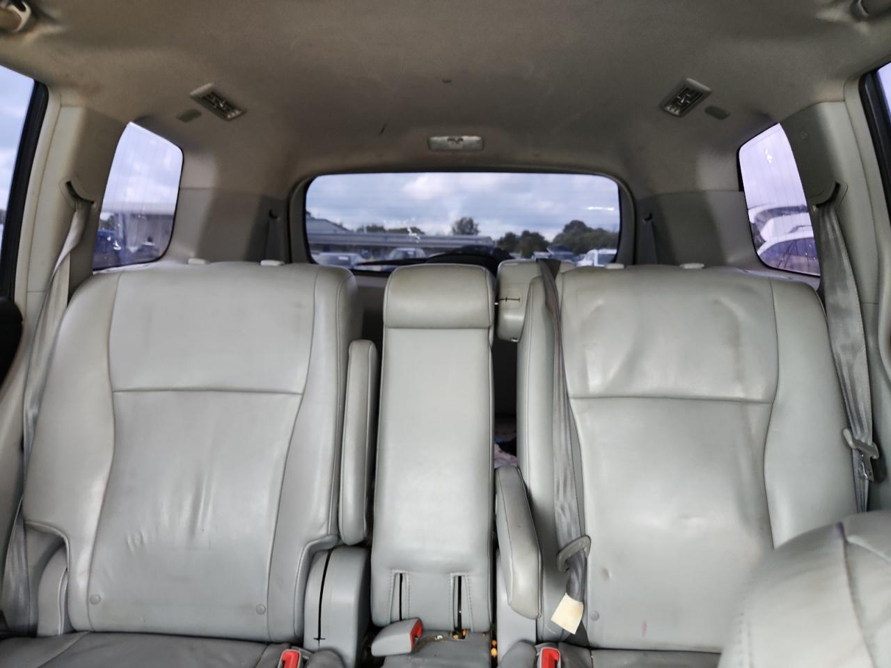 2010 TOYOTA HIGHLANDER SE photo 28