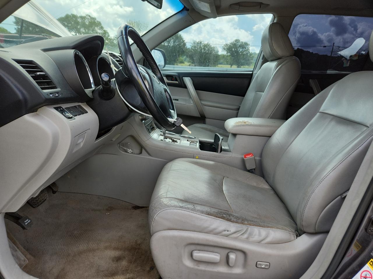 2010 TOYOTA HIGHLANDER SE photo 19