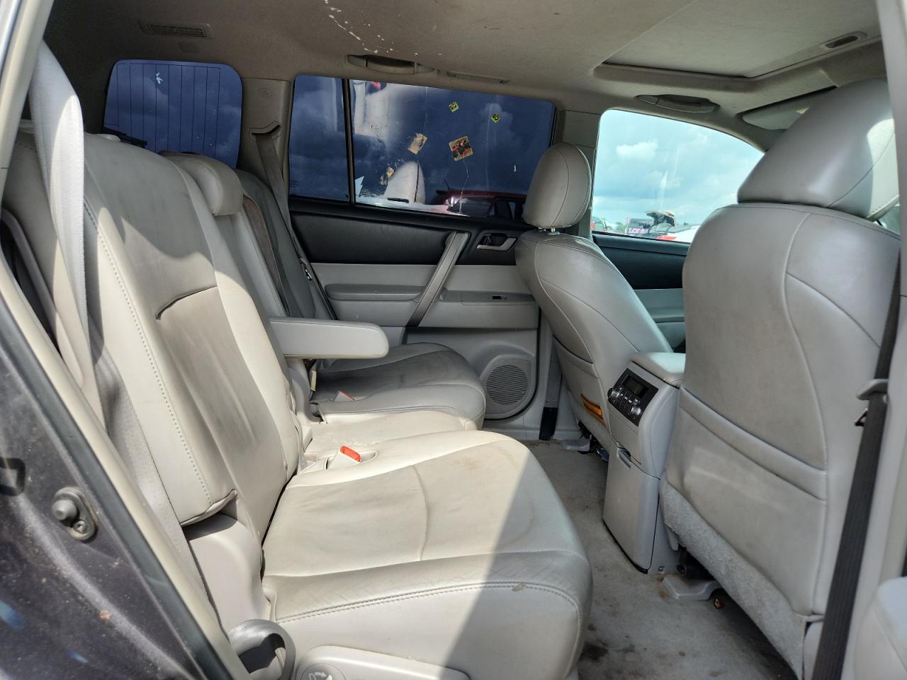 2010 TOYOTA HIGHLANDER SE photo 31
