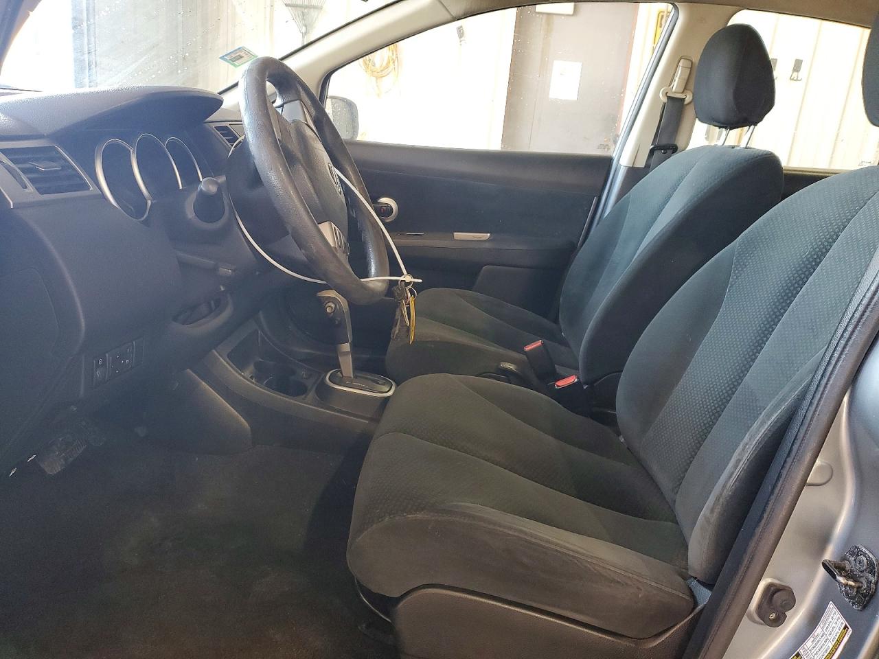 2011 NISSAN VERSA S photo 7