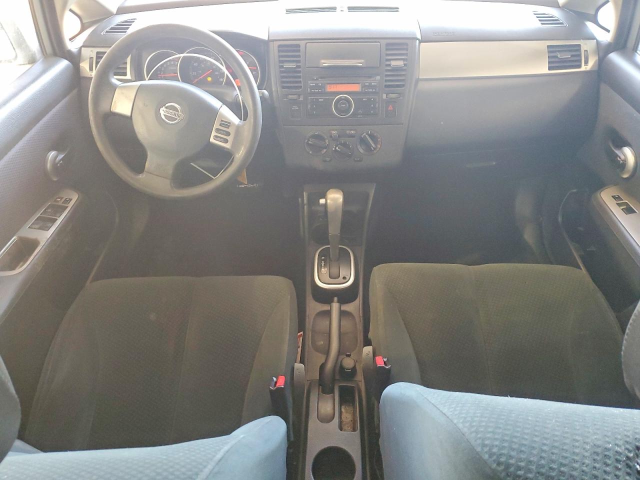 2011 NISSAN VERSA S photo 8