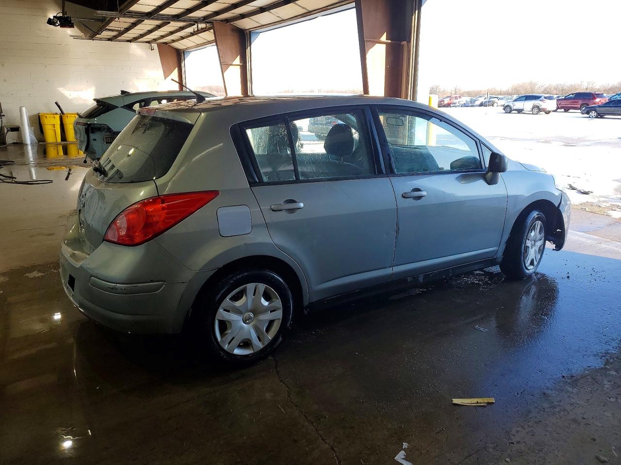 2011 NISSAN VERSA S photo 3