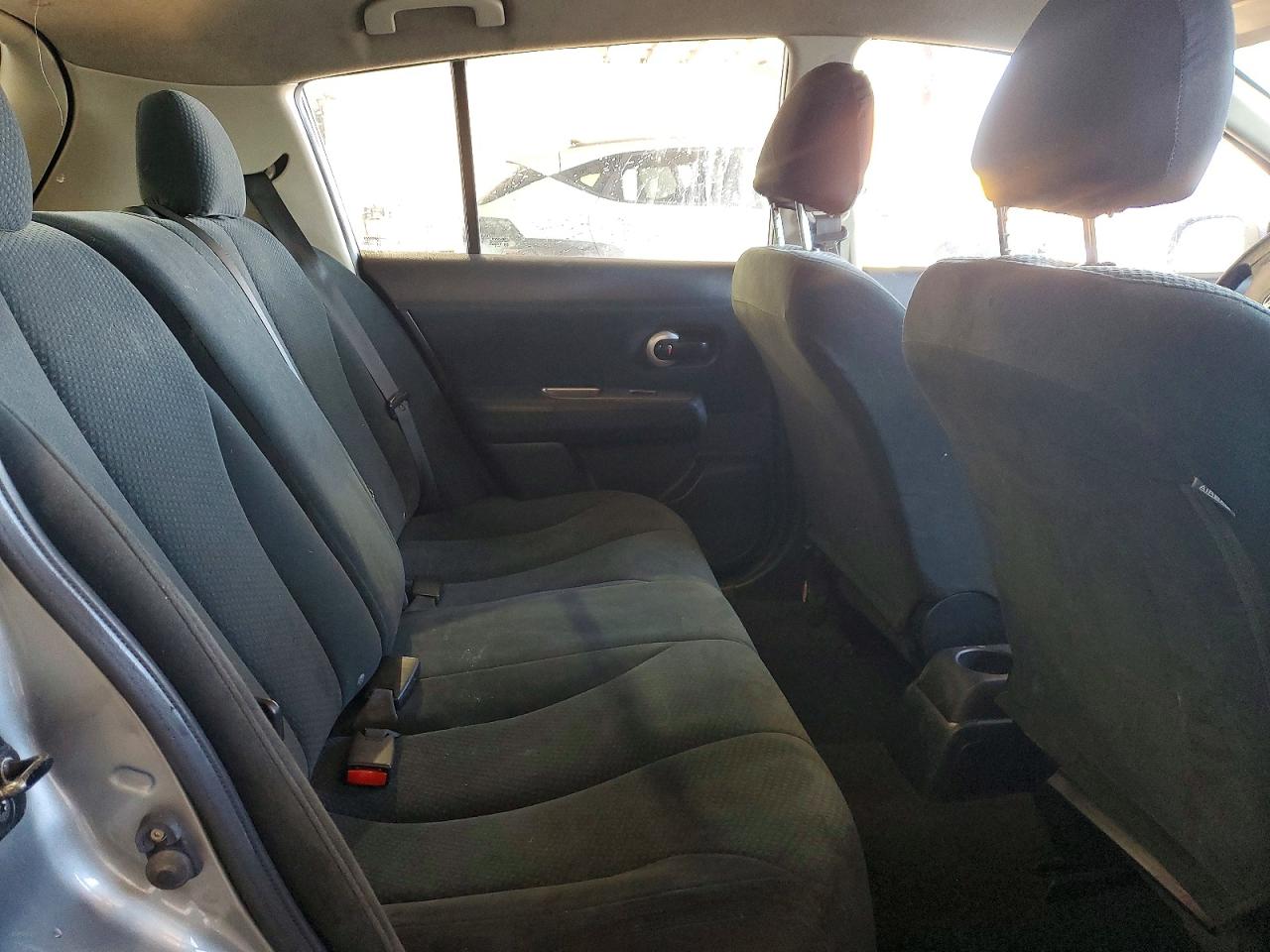2011 NISSAN VERSA S photo 10