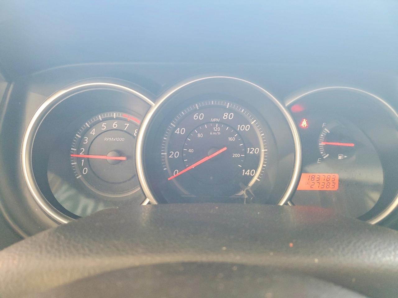 2011 NISSAN VERSA S photo 9