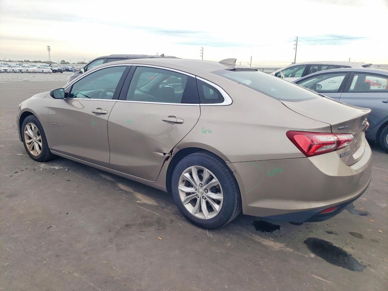 2022 CHEVROLET MALIBU LT photo 2