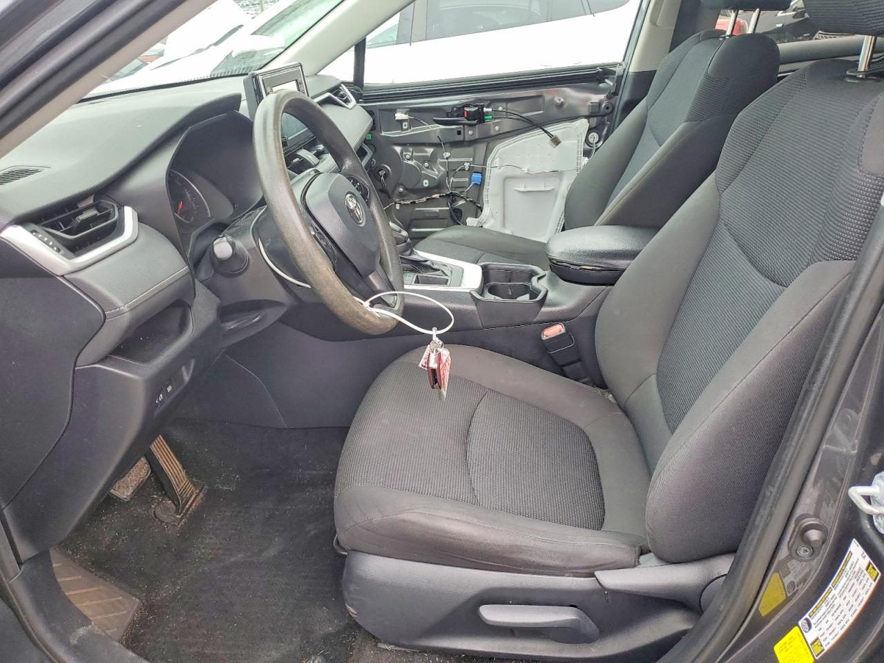 2019 TOYOTA RAV4 LE photo 7