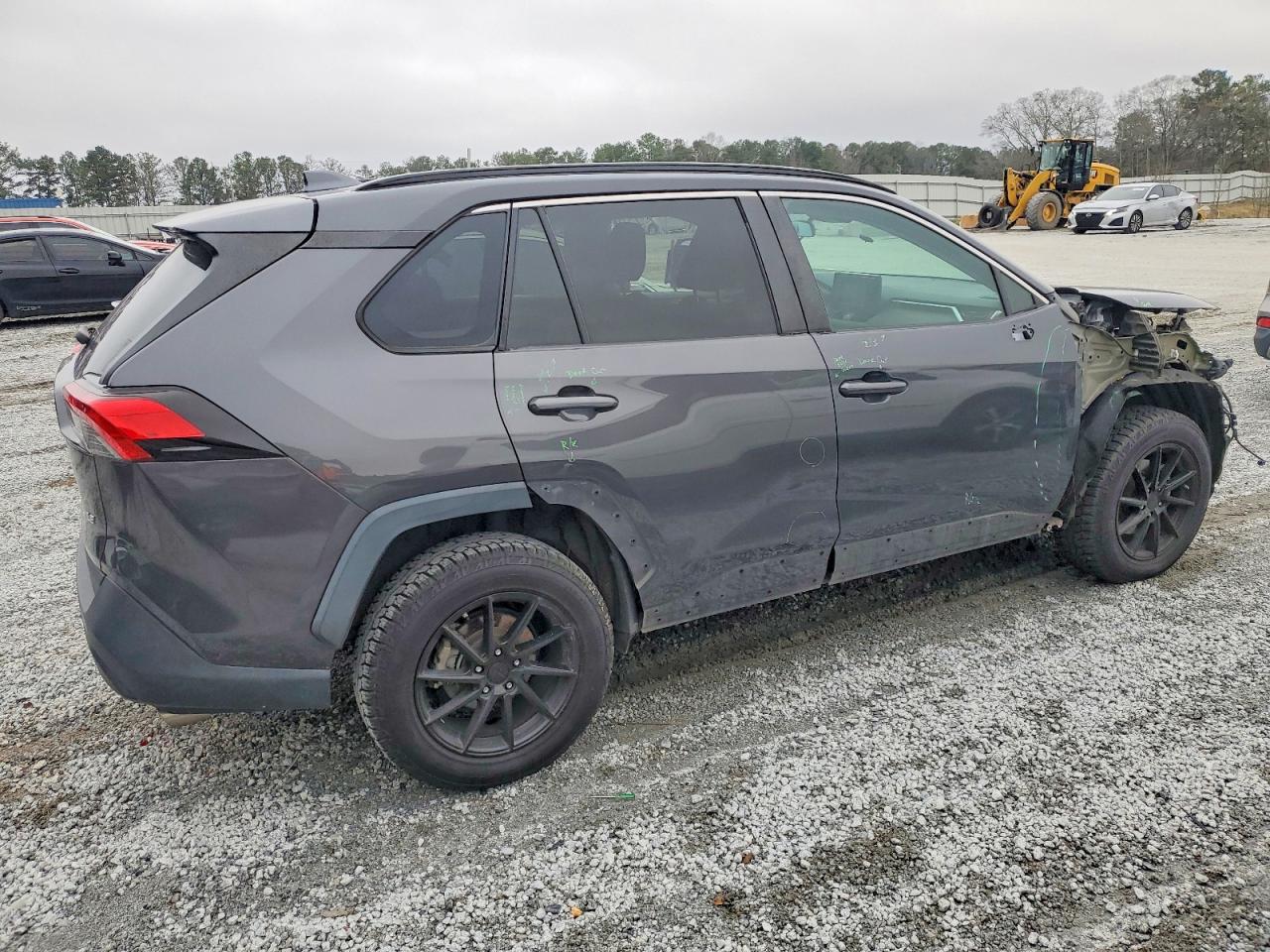 2019 TOYOTA RAV4 LE photo 3