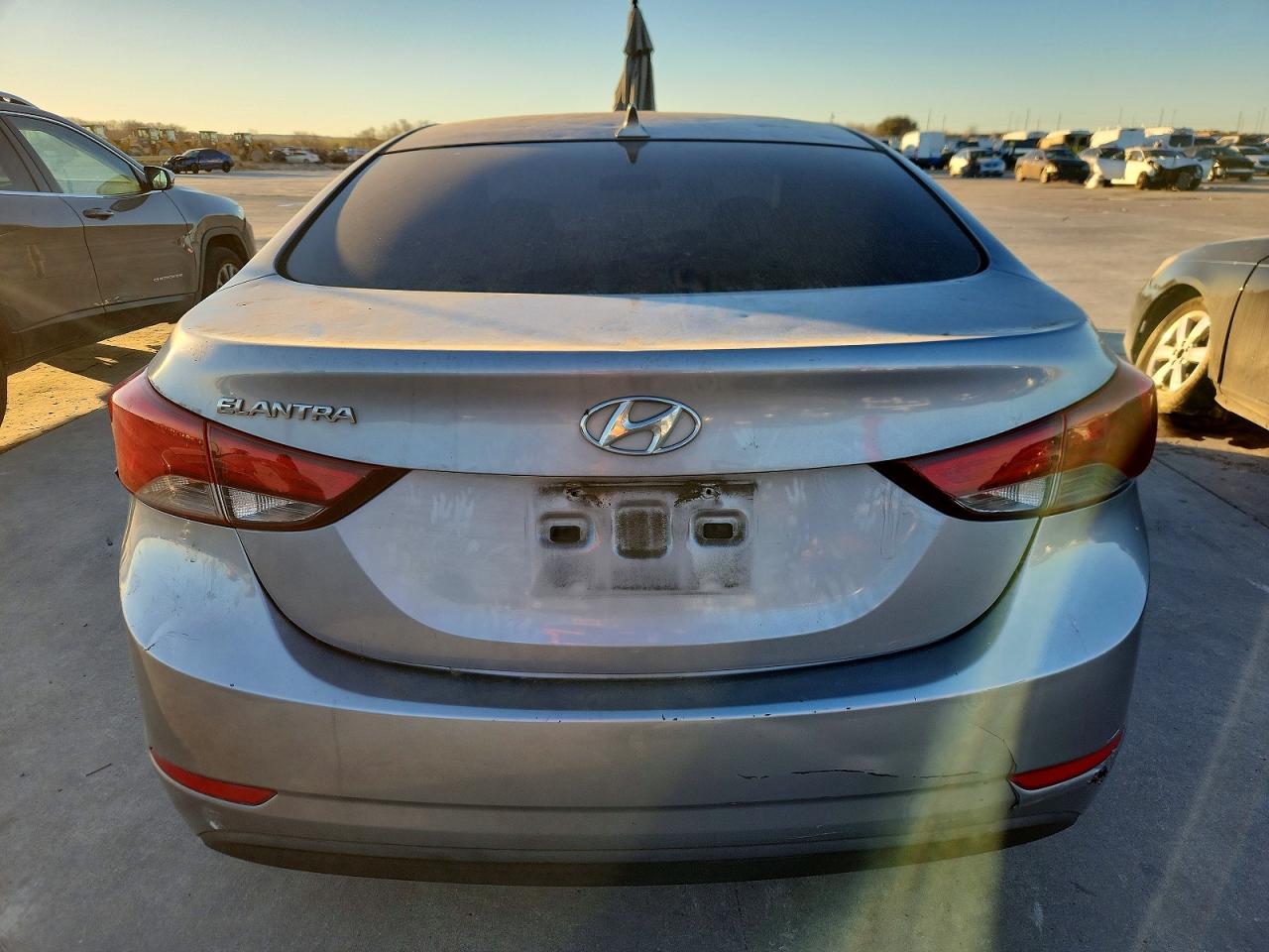 2015 HYUNDAI ELANTRA photo 6