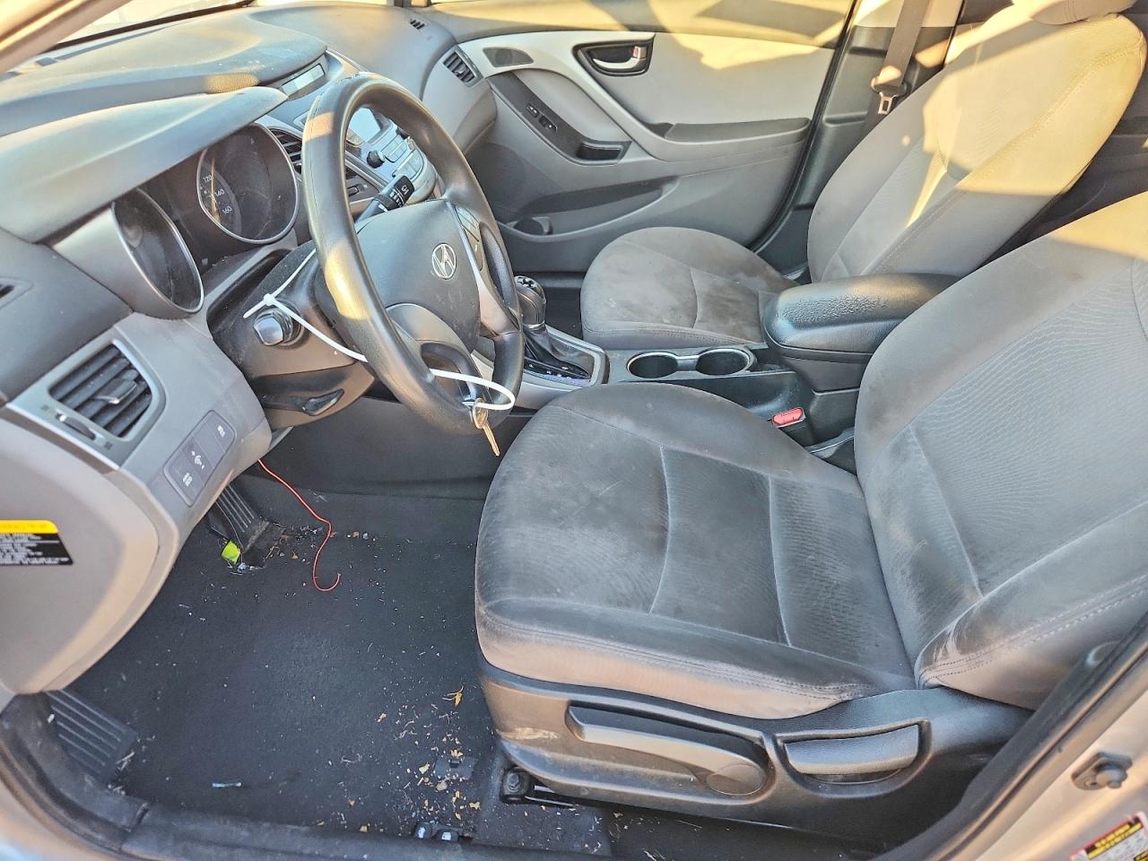 2015 HYUNDAI ELANTRA photo 7
