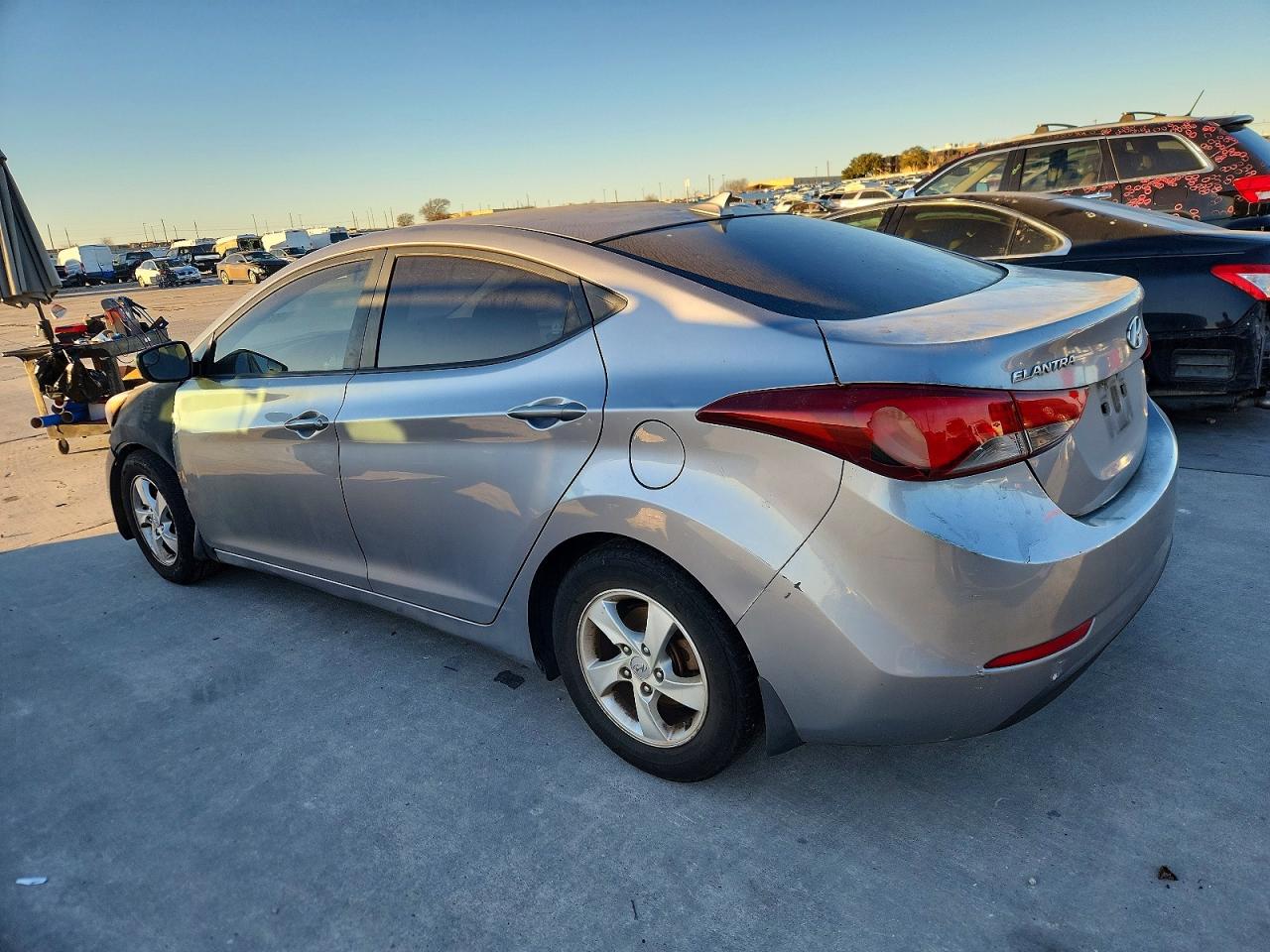 2015 HYUNDAI ELANTRA photo 2