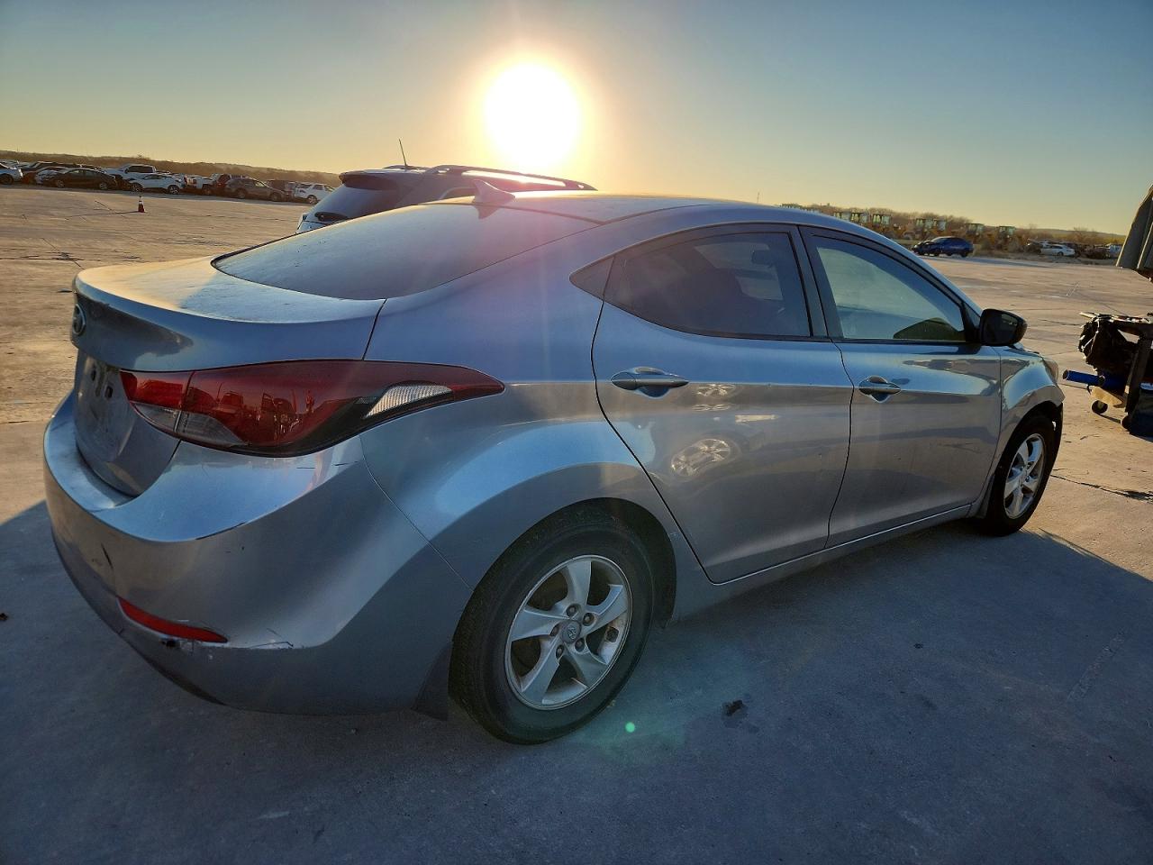 2015 HYUNDAI ELANTRA photo 3
