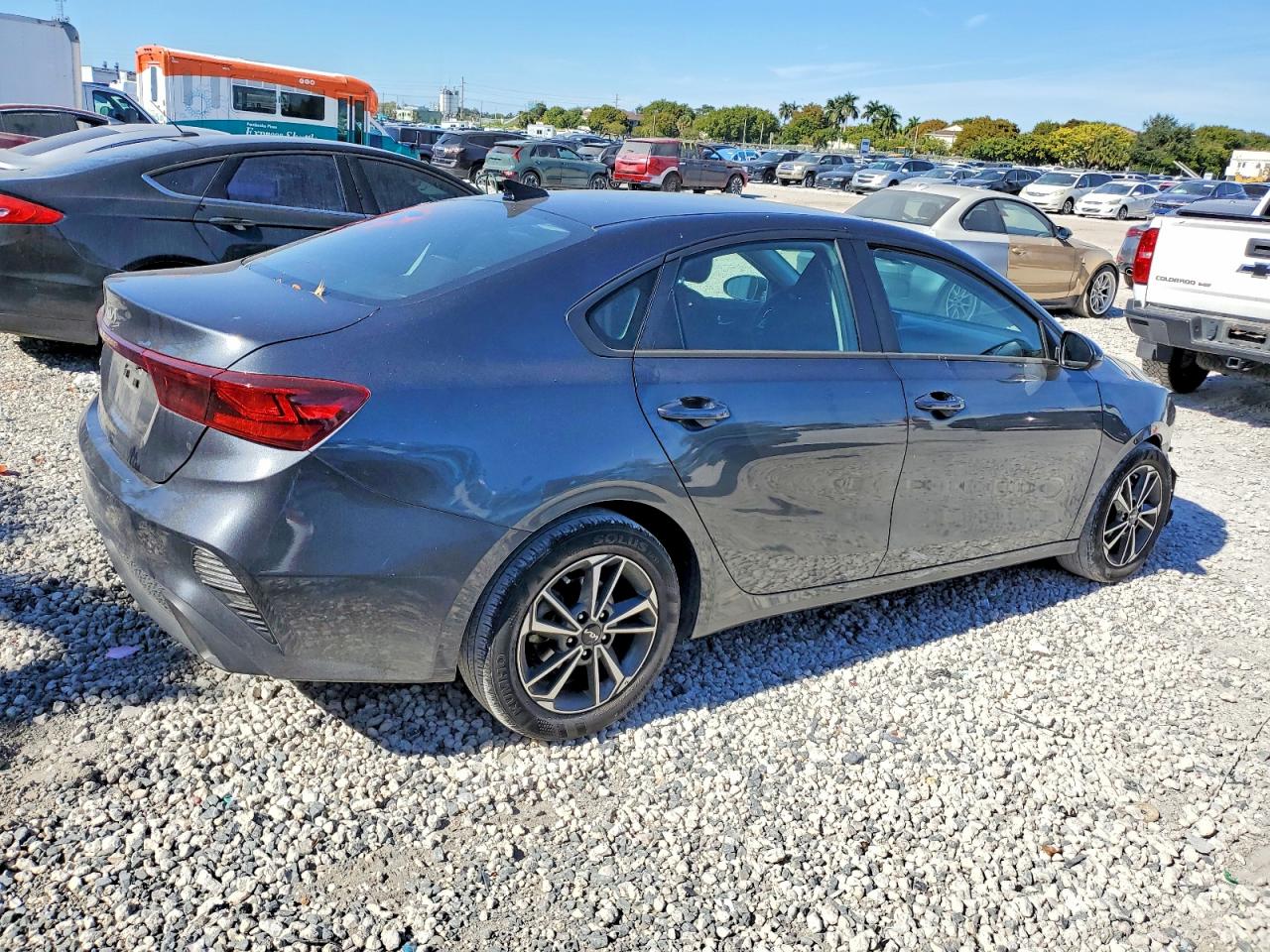 2023 KIA FORTE LX photo 3