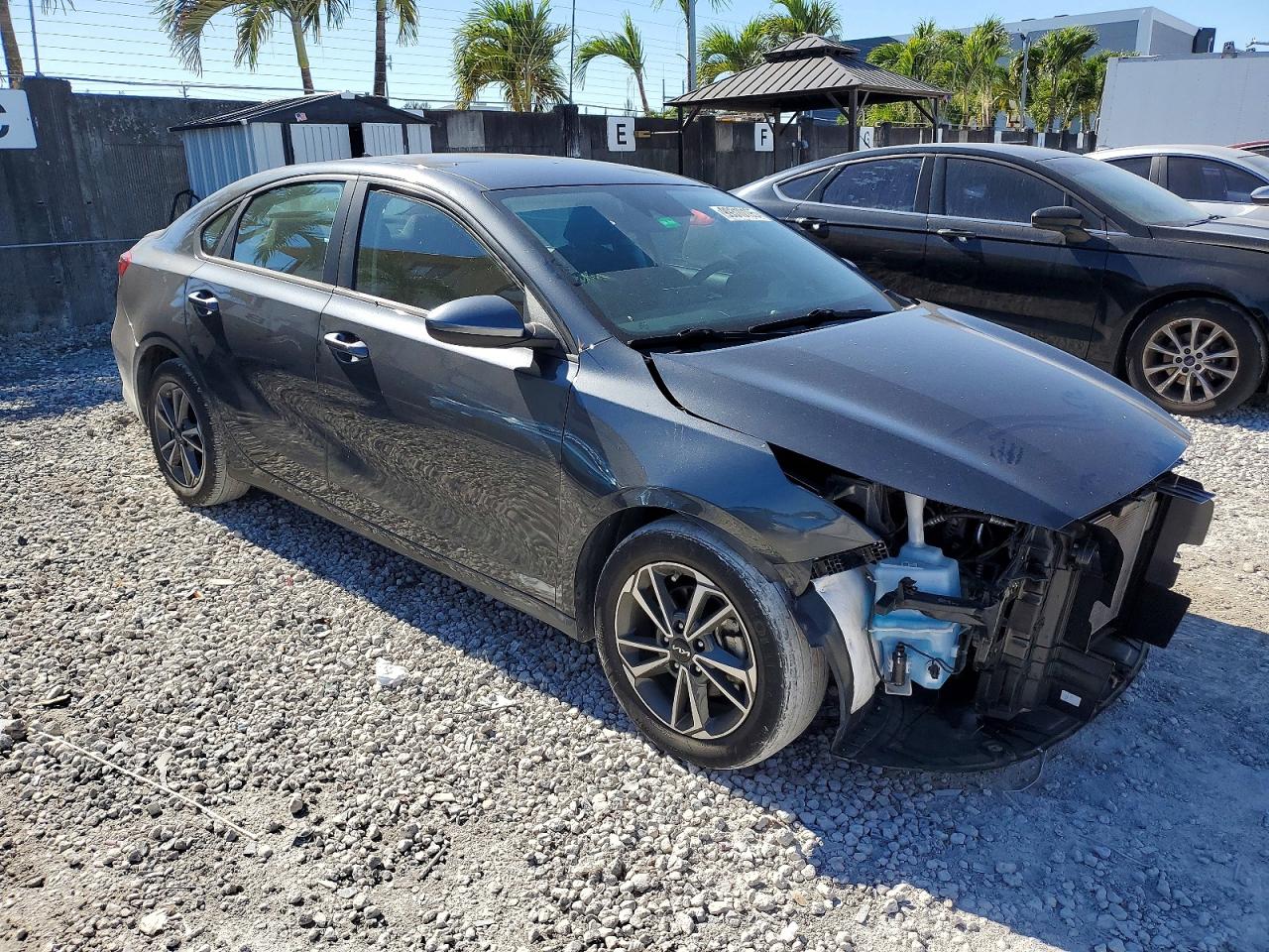 2023 KIA FORTE LX photo 4