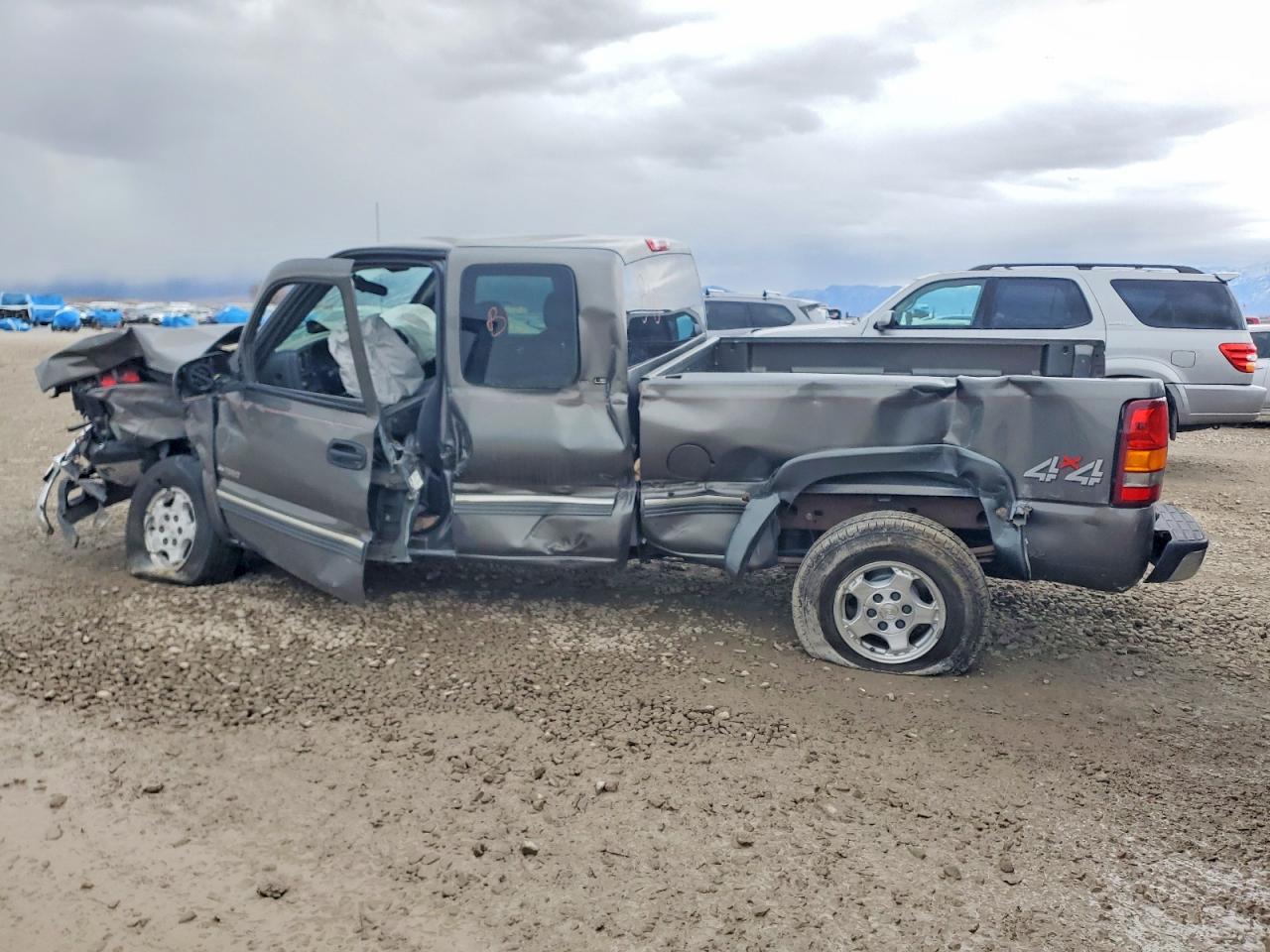 2000 CHEVROLET SILVERADO K1500 photo 2