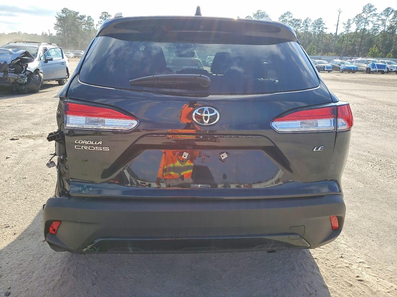 2025 TOYOTA COROLLA CROSS LE photo 6
